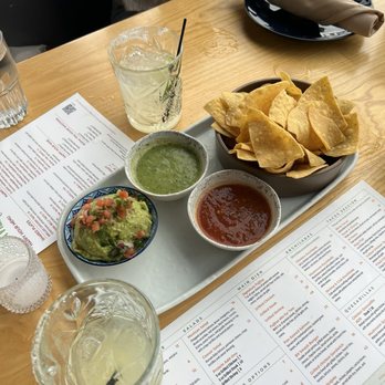 Buena Vida - TG - Guacamole, Chips & Salsa - Mexican Near Me - Arlington, Virginia