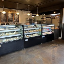 Little Cannoli Bakery - Freshly made desserts!