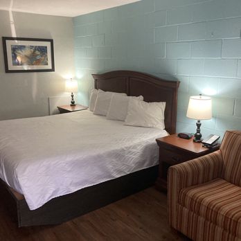 Buccaneer Inn - The bed was comfortable. The couch looked old. I didn't sit on it so can't speak to its quality - Hotels Near Me - Eastpoint, Florida Buccaneer Inn - The bed was comfortable. The couch looked old. I didn't sit on it so can't speak to its quality - Hotels Near Me - Eastpoint, Florida