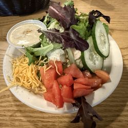 Low Gap Cafe - Pretty presentation, excellent house dressing.