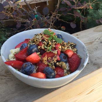 Blueys Kitchen - quinoa acai bowl - Cafes Near Me - Santa Monica, California Blueys Kitchen - quinoa acai bowl - Cafes Near Me - Santa Monica, California