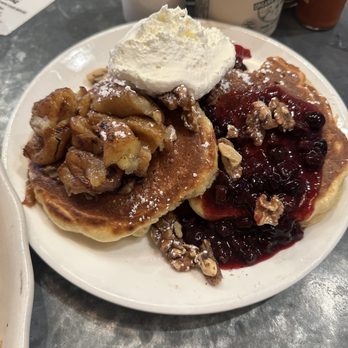 Bubby's Tribeca - Pancake Flight - American Near Me - New York, New York