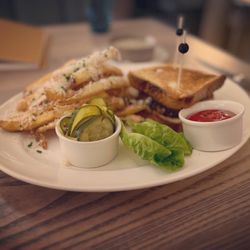The Oakville Grill & Cellar - Dry Aged Steakburger