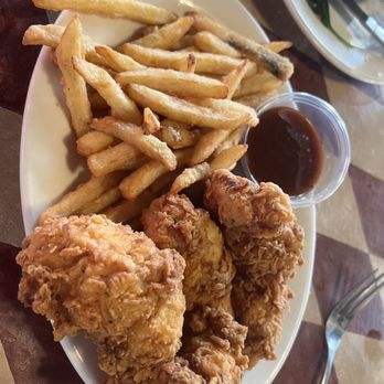 Schnitzelbank - Boneless Chicken Tenders w/ fries - American Near Me - Jasper, Indiana Schnitzelbank - Boneless Chicken Tenders w/ fries - American Near Me - Jasper, Indiana