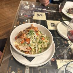 Wine Maniacs Wine Bar & Bistro - Chicken and pasta special