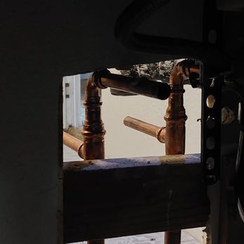Curtis Plumbing - Copper Pipe under the bathroom sink - Plumbing Near Me - Sherman Oaks, California Curtis Plumbing - Copper Pipe under the bathroom sink - Plumbing Near Me - Sherman Oaks, California