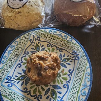 Arte Sana Bakery - Conchas and Cookie (my plate) - Bakeries Near Me - El Paso, Texas