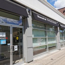 Exterior photo of Lifemark Physiotherapy Bathurst & St. Clair - Toronto, Ontario Exterior photo of Lifemark Physiotherapy Bathurst & St. Clair - Toronto, Ontario