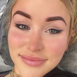 BROWS TOP AND BOTTOM EYELINER BROWS TOP AND BOTTOM EYELINER
