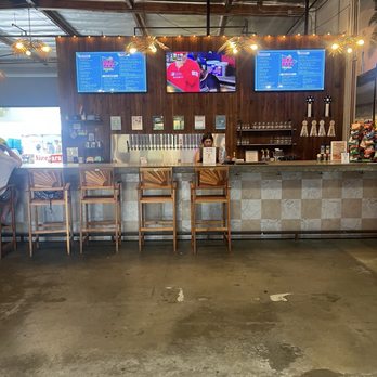 Weir Beer - Cool bar with plenty of taps to choose from! - Breweries Near Me - Vista, California Weir Beer - Cool bar with plenty of taps to choose from! - Breweries Near Me - Vista, California
