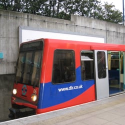 Docklands Light Railway - Docklands Light Railway im Endbahnhof Lewisham