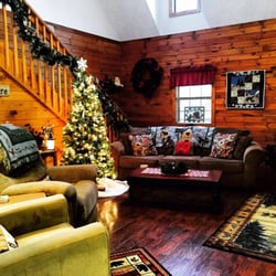 Smoky Cabins Vacation Rentals - High Ground living room