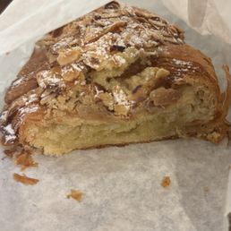 almond croissant almond croissant