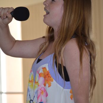 Valle Vocal Studios - Student performing at Valle Vocal Studios' Showcase - Vocal Coach Near Me Valle Vocal Studios - Student performing at Valle Vocal Studios' Showcase - Vocal Coach Near Me
