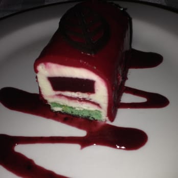 Le Continental - Christmas Log - dessert - French Near Me - Quebec City, Quebec