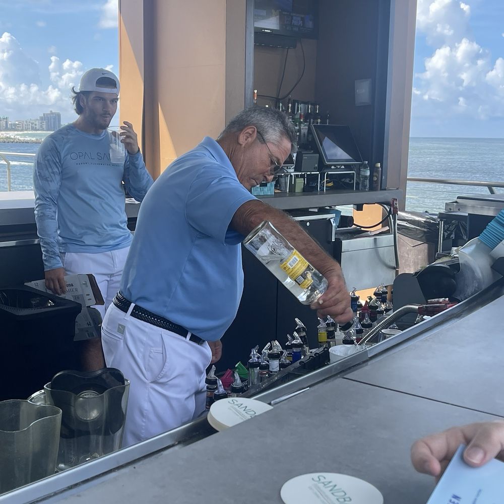 Opal Sands - The pool side bar... Nick was outstanding! - Resorts Near Me - Clearwater Beach, Florida Opal Sands - The pool side bar... Nick was outstanding! - Resorts Near Me - Clearwater Beach, Florida