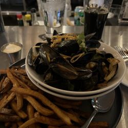 Byward Tap Room- Beyond The Pale - PEI Mussels and Fries