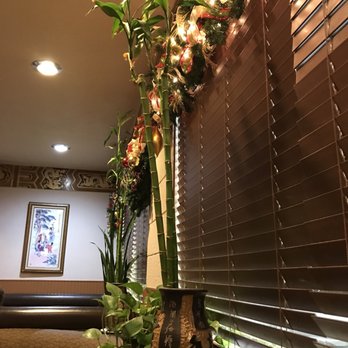 China Palace Restaurant - Here's the rest of the bamboo growing in the beautiful vases. - Chinese Near Me - El Centro, California China Palace Restaurant - Here's the rest of the bamboo growing in the beautiful vases. - Chinese Near Me - El Centro, California