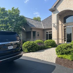 Contact Limo - Chauffeur pick up for limo service and airport transportation