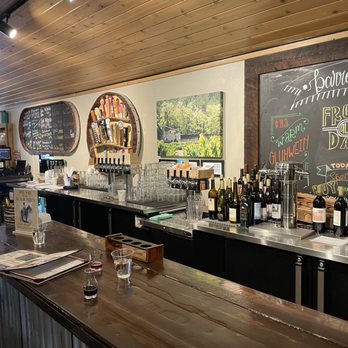 Barrel 33 - The bar at Barrel 33 - Wine Tasting Room Near Me - Big Bear Lake, California