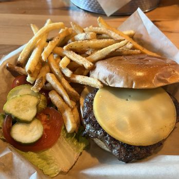 MacKenzie River Pizza, Grill & Pub - Grizzly* with Gouda - American Near Me - Pickerington, Ohio