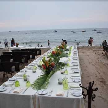 Flowers to Go - table flowers at la palapa - Flowers & Gifts Near Me - Puerto Vallarta, JAL Flowers to Go - table flowers at la palapa - Flowers & Gifts Near Me - Puerto Vallarta, JAL