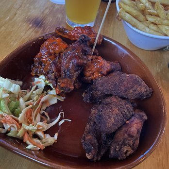 Woodie's Flat - Super Buffalo Smoked Wings & Nashville Hot - New American Near Me - Chicago, Illinois