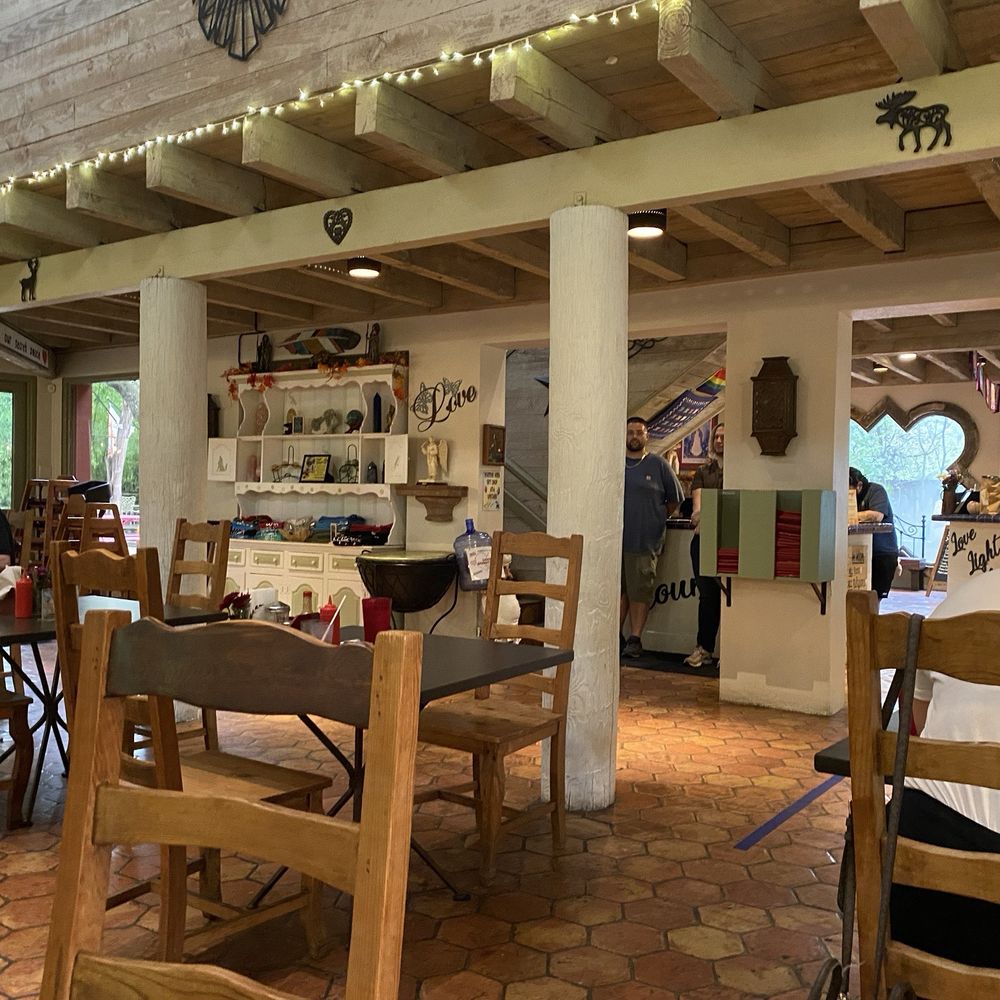Comfort Cafe - Los Patios - Inside - Breakfast & Brunch Near Me - San Antonio, Texas