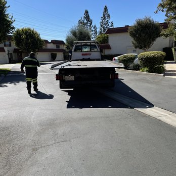 Randy's Towing - Martin parked the truck 30+ feet away from the driveway and refused to back up any further even though there was plenty of room. - Towing Near Me - North Hills, California