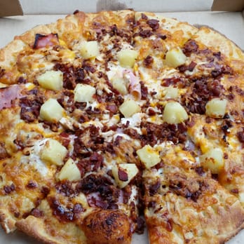 Aubree's Pizzeria & Grill - Large pan big kahuna with garlic flavored crust - American Near Me - Dexter, Michigan