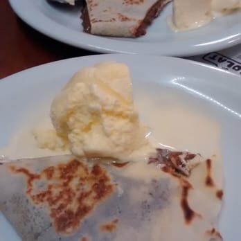 Crepe Au Chocolat - Crepe Festa de Chocolate. São QUATRO tipos de chocolate + uma bola de sorvete de creme. DIVINO! (1 crepe dividido em 2 pratos) - Restaurants Near Me - Brasília, DF Crepe Au Chocolat - Crepe Festa de Chocolate. São QUATRO tipos de chocolate + uma bola de sorvete de creme. DIVINO! (1 crepe dividido em 2 pratos) - Restaurants Near Me - Brasília, DF