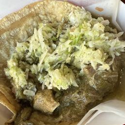Taco puerco en salsa verde Taco puerco en salsa verde