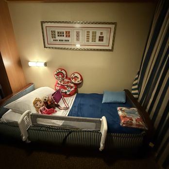 Disney Cruise Line - Sofa bed - Transportation Near Me