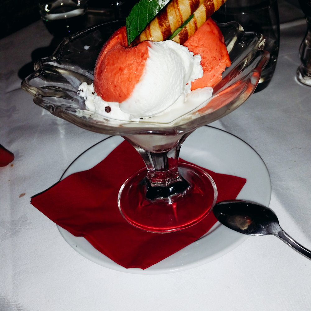 Tarantino - Vanilla and strawberry ice cream - Italian Near Me - Glasgow, GLG