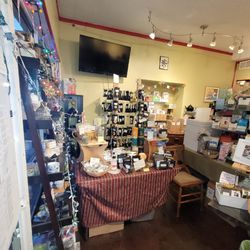 Traveling Tea - Shop 2023, view to left of entry door