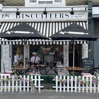 Biscuiteers - Picture perfect postcard exterior - Patisserie/Cake Shop Near Me - London, XGL