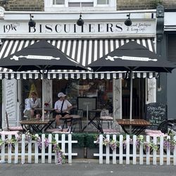 Biscuiteers - Picture perfect postcard exterior