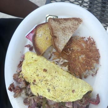Sam's on Main - Western Omelette with hash brown - Mediterranean Near Me - Grayson, Georgia Sam's on Main - Western Omelette with hash brown - Mediterranean Near Me - Grayson, Georgia
