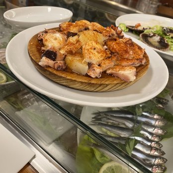 La Máquina - Octopus with potatoes - Spanish Near Me - Madrid, M
