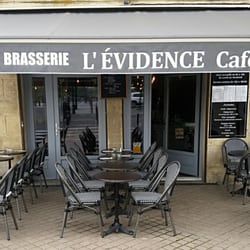 L'Évidence Café - The terrace