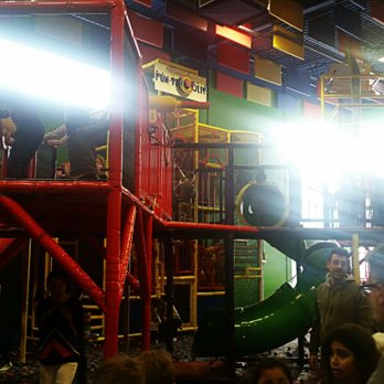 Funtropolis - Arcades Near Me - Laval, Quebec