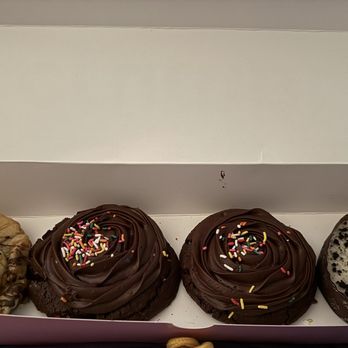 Crumbl - Lexington - Bakeries Near Me - Lexington, Kentucky Crumbl - Lexington - Bakeries Near Me - Lexington, Kentucky