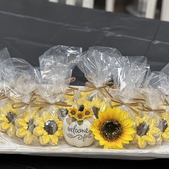 Goosie's Goodies - Sunflowers - Desserts Near Me Goosie's Goodies - Sunflowers - Desserts Near Me