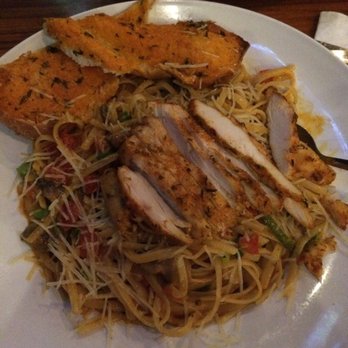 Miller's Ale House - Cajun Chicken Pasta with garlic bread. - American Near Me - Boca Raton, Florida