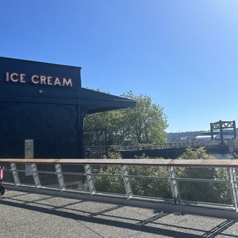 Molly Moon’s - Ice Cream & Frozen Yogurt Near Me - Seattle, Washington