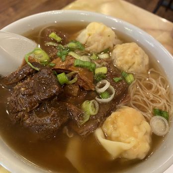 Mike's Noodle House - 9. Wonton and Beef Brisket Noodle Soup - Cantonese Near Me - Seattle, Washington Mike's Noodle House - 9. Wonton and Beef Brisket Noodle Soup - Cantonese Near Me - Seattle, Washington