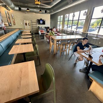 Quarry Coffee - Lots of seating inside and the restaurant is bright and clean - Breakfast & Brunch Near Me - Oxford, Connecticut