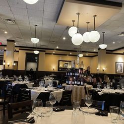 Maggiano's Little Italy - Dining area