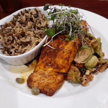 Eats - a plate of food on a table - Breakfast & Brunch Near Me - Camrose, Alberta