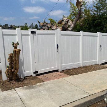 Vinyl Concepts - Front view at secondary gate. - Fences & Gates Near Me - Thousand Oaks, California